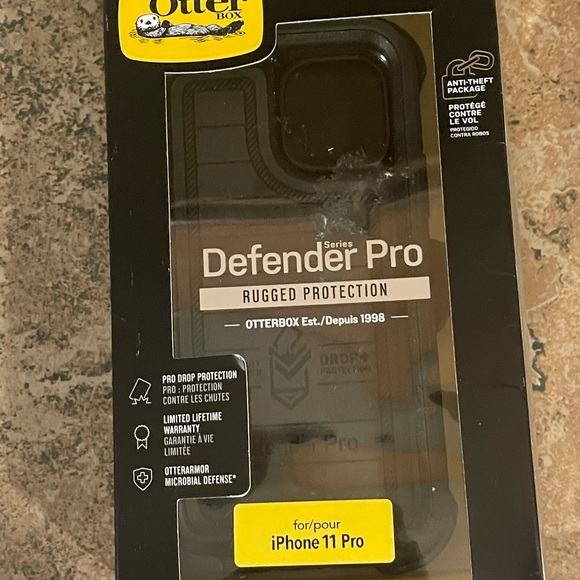 Otterbox defender pro IPhone 11 Pro - Picture 2 of 4